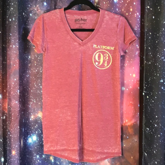 Warner Bros. Tops - Harry Potter Platform 9 3/4 Soft Vintage Tee